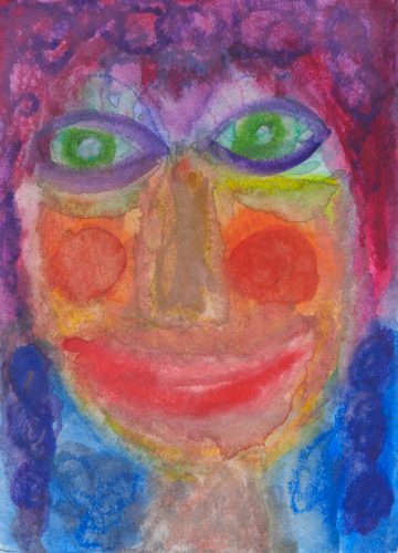 Aquarell eines stilisierten Gesichts in leuchtenden Farben. Oben befinden sich violette und rosa Farbtöne, die eine „Haarpracht“ bilden. Das Gesicht besteht hauptsächlich aus Orange-, Gelb- und Rottönen. Die Augen sind hellgrün mit violetten Konturen. Es gibt zwei rote Kreise für die Wangen, eine hellbraune Nase und ein breites rotes Lächeln. Blaue Wirbel stellen die Haare unten links und rechts dar. Watercolor painting of a stylized face with bright colors. Purple and pink are at the top, forming a mass of 'hair'. The face is primarily shades of orange, yellow, and red. The eyes are bright green with purple outlines. There are two red circles for cheeks, a light brown nose, and a wide red smile. Blue swirls represent hair on the bottom left and right.