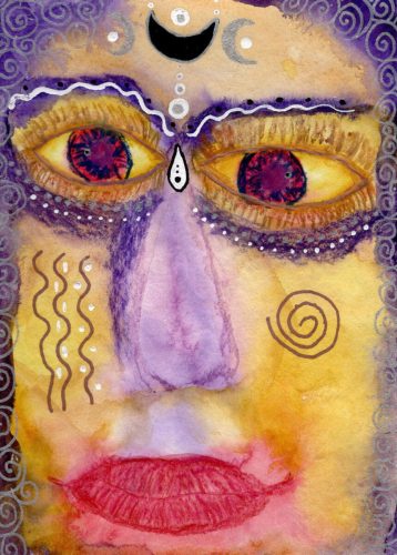 Aquarellillustration eines Nahaufnahmen-Gesichts mit abstrakten Gesichtszügen, gemalt in verschiedenen Gelb-, Violett- und Rottönen. Das Gesicht wird von einem violetten Rand mit silbernem Wirbelmuster umrahmt. Das Gesicht hat große, gelb umrandete Augen mit roten, gesprenkelten Pupillen. Über den Augen sorgen eine weiße Wellenlinie und Punkte für zusätzliche Details. Eine violette Nase mit einer Tropfenform unterhalb der Augen, zwischen ihnen. Ein roter, leicht geöffneter Mund befindet sich unten. Das Gesicht wird durch dekorative Elemente akzentuiert: einen schwarzen Halbmond und zwei kleinere silberne Monde, Wirbel und Linien. Auf der linken Seite befinden sich zwei Wellenlinien mit Punkten und auf der rechten Seite eine Spirale. Watercolor illustration of a close-up face with abstract features, painted in various shades of yellow, purple, and red. The face is framed by a purple border with a silver swirl pattern. The face has large, yellow-rimmed eyes with red, speckled pupils. Above the eyes, a white wavy line and dots add detail. A purple nose with a teardrop shape below the eyes, between them. A red, slightly opened mouth is at the bottom. Accenting the face are decorative elements: a black crescent moon and two smaller, silver moons, swirls, and lines. On the left side, two wavy lines with dots, and on the right side, a spiral.