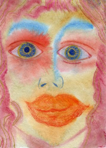 Ein farbenfrohes Aquarell eines stilisierten Gesichts in Nahaufnahme. Das Gesicht ist zentriert und das Kunstwerk ist in einem weichen, gemischten Stil gehalten. Die Augen sind markant, mit blauen Pupillen, die von einer goldgelben Iris umgeben sind, und werden von roten Schattierungen eingerahmt. Blaue Pastelltöne formen die Augenbrauen über den Augen. Auch die Nase und der Mund sind in hellen Farben und einfachen Formen gezeichnet. Die Lippen sind voll und orange-rot. Das Haar um das Gesicht herum ist rosa, mit goldfarbenen Wellenlinien, die das Kunstwerk verzieren. Der Hautton ist blassgelb und pfirsichfarben, mit einem Hauch von Rosa um die Wangenknochen und die Stirn. A colorful watercolor painting of a stylized face with a close-up view. The face is centered, and the artwork is created with a soft, blended style. The eyes are prominent, featuring blue pupils encircled by a gold-yellow iris, and are framed by red shading. Blue pastel shapes the eyebrows above the eyes. The nose and mouth are also drawn in light colors and simple shapes. The lips are full and orange-red. The hair around the face is pink, with gold-colored wavy lines decorating the artwork. The skin tone is pale yellow and peach, with hints of pink around the cheekbones and forehead.