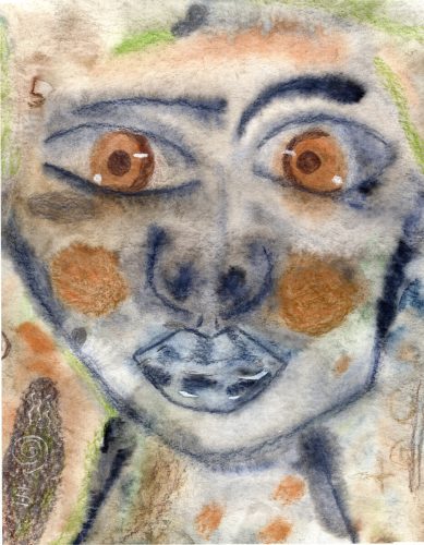 Aquarellzeichnung eines menschlichen Gesichts mit braunen Augen und dunklen Konturen, orangefarbenen Wangen, dunkelblau umrandeten Lippen und einer Nase. Die Haut ist hellgrau-beige gesprenkelt und wird von grünen und orangefarbenen Akzenten umrandet, mit einigen skizzenhaften Linien und organischen Formen im Hintergrund. Watercolor drawing of a human face with brown eyes and a dark outline, blotted orange cheek circles, lips outlined in dark blue, and a nose. The skin is a light mottled grey-beige and is bordered by green and orange accents, with a few sketchy lines and organic shapes in the background.